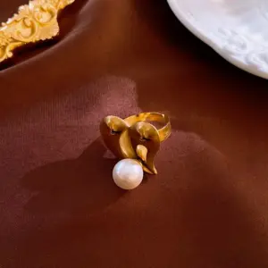 154# Ring-Gold-White