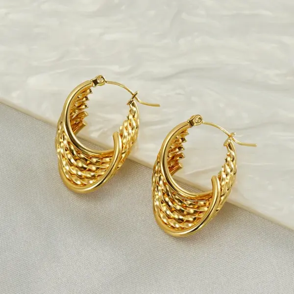 1 Pair Elegant U Shape Stripe Plating Stainless Steel Titanium Steel 18K Gold Plated Hoop Earrings