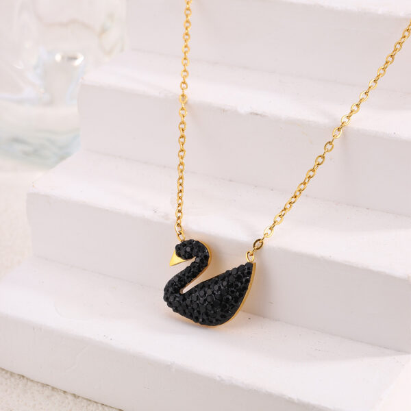 Wholesale Fashion European and American Black Swan Star Titanium Steel Necklace Women's All-match High-end Simple Instagram Style Girlfriend Clavicle Chain
