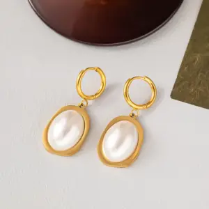 【XKE3032】Oval Pearl Earrings / Gold