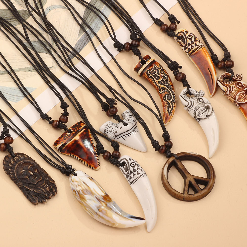 Wholesale European and American Cross-border Retro Pendant Necklace Ethnic Style Niche Men and Women's Collarbone Chain Shark Tooth Woolen Chain Ivory