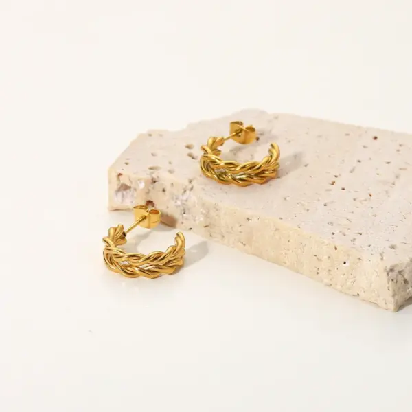 Wholesale PVD Coated Real Gold Plated Twist Stainless Steel Fashion Waterproof Non Tarnish 304 Stainless Steel Earrings