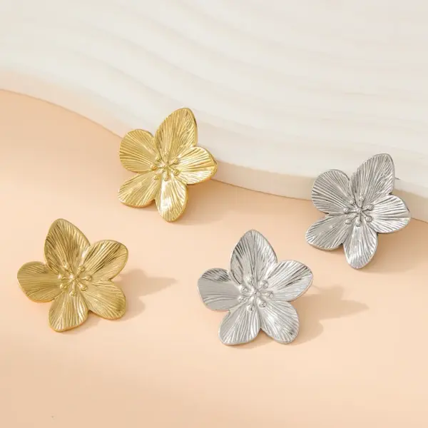1 Pair Vintage Style Lady Artistic Flower 304 Stainless Steel 18K Gold Plated Ear Studs