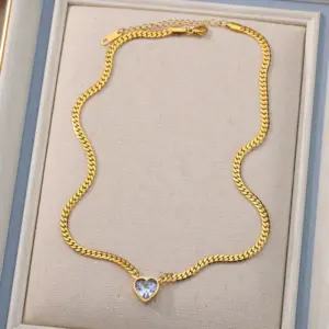 Xl301 Heart White Diamond Necklace / Gold