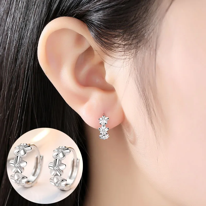 Wholesale 1 Pair Simple Style Flower Copper Plating Inlay Rhinestones White Gold Plated Hoop Earrings