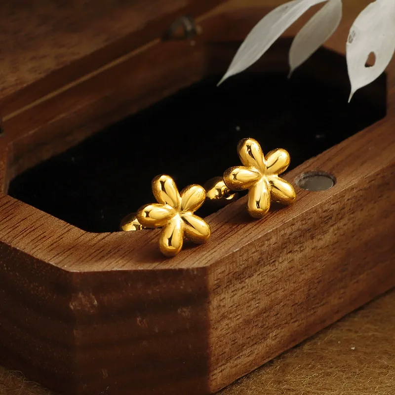 Wholesale 201 Stainless Steel 304 Stainless Steel Plastic Flower Ion Plating (IP) 18K Gold Plated Cute Sweet Simple Style Waterproof Non Tarnish Ear S