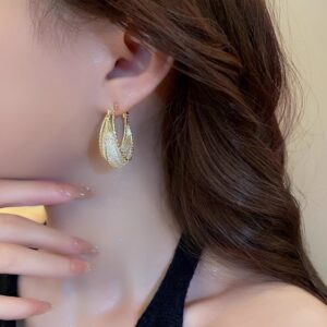 Wholesale S925 Metal Cut Out Earrings, Accessible Luxury, High-End, Elegant and Atmospheric Earrings 2025 New Popular Earrings