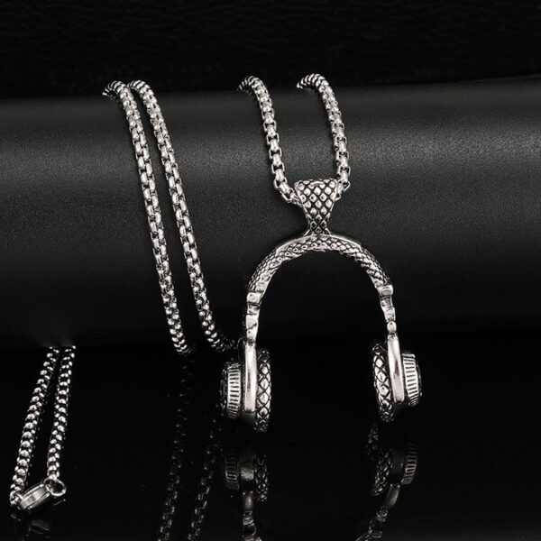 Wholesale Europe and the United States cross-border explosions rock music headphones pendant necklace jewelry men hip-hop titanium steel long sweater chain