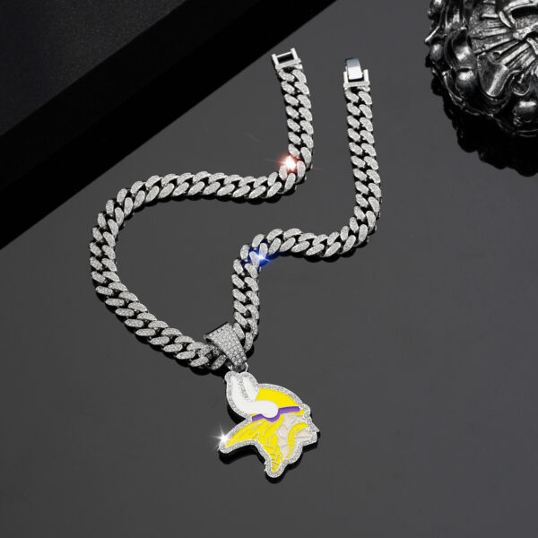 Wholesale European and American Jewelry Fashion Yellow and White Dripping Oil Viking Team Logo Pendant Single Pendant Personalized Full Diamond Hip-Hop Necklace Factory