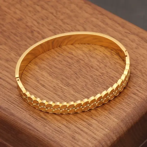 Wholesale PVD Coated 18K Gold Real Gold Plated Geometric Stainless Steel Basic Retro Modern Style Waterproof Non Tarnish Bangle
