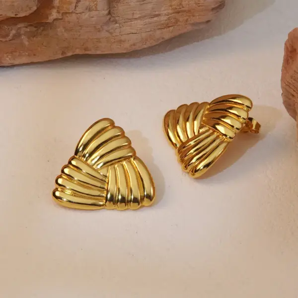 201 Stainless Steel 304 Stainless Steel Triangle Electroplating Stone-Free Imitation Gold Simple Style Plating Gold Ear Studs