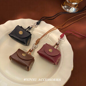 Wholesale Vintage Cute Leather Coin Purse Neck Necklace 2024 New Autumn and Winter Design Sense Niche Long Woolen Chain