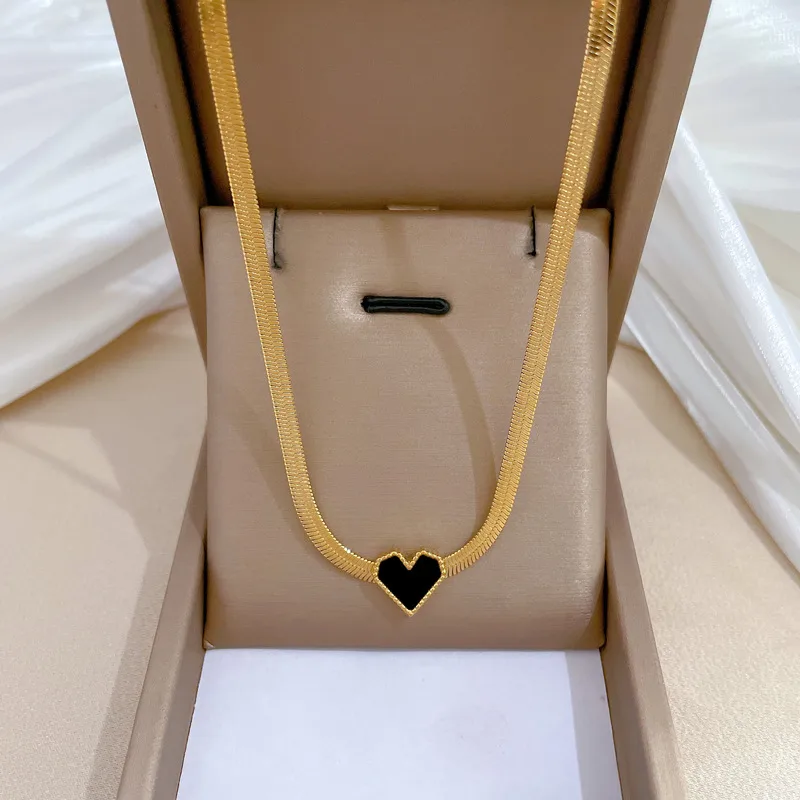 Wholesale PVD Coated Real Gold Plated Heart Shape Titanium Steel Simple Style Classic Style Waterproof Non Tarnish Titanium Steel Necklace