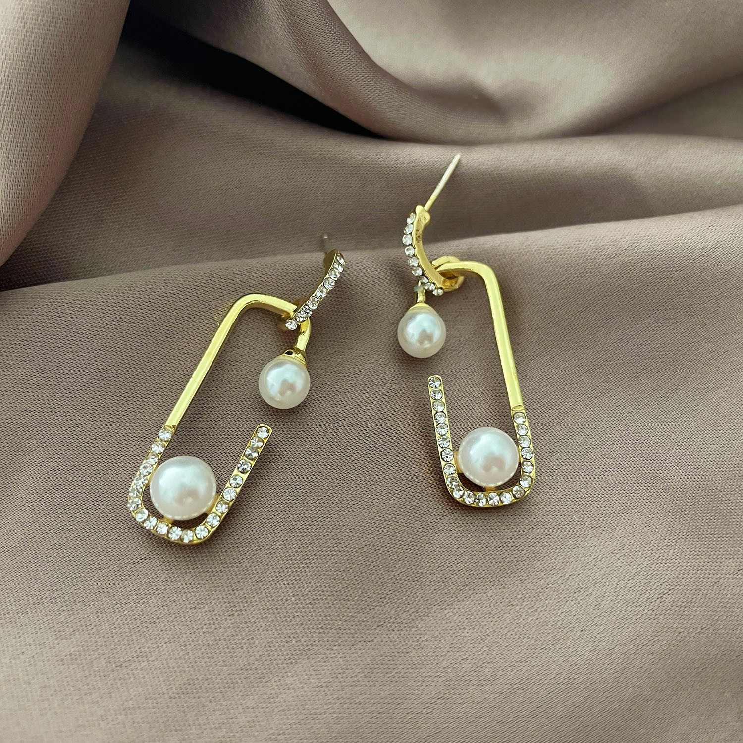 Wholesale European and American Trendyy Pearl Earrings, Fashionable Hemp-Shaped Champagne Imitation Pearl Earrings, Women's Elegant Jewelry