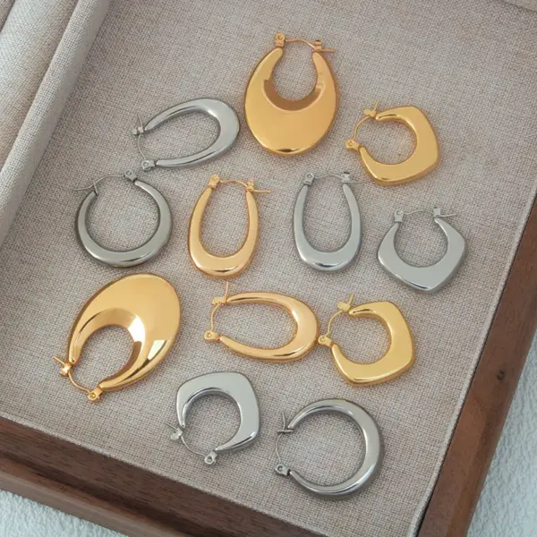 Wholesale 201 Stainless Steel U Shape Geometric Electroplating Golden Plated Modern Style Classic Style Earrings