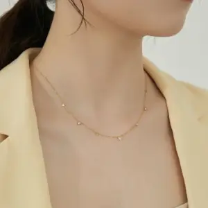 Xl143 Triangle Necklace / Gold