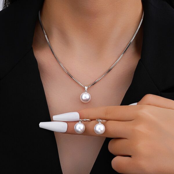 Wholesale Cross-border European and American New Pendant Jewelry Necklace Temperament Design Sense Light Luxury Earrings Necklace Imitation Pearl Jewelry suit