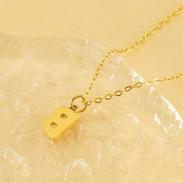 Wholesale PVD Coated 18K Gold Plated Letter Titanium Steel Simple Style Classic Style Waterproof Non Tarnish Titanium Steel Pendant Necklace