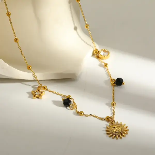 Wholesale 18K Gold Plated 304 Stainless Steel Vacuum Electroplating (In Furnace) Sun Heart Shape Simple Style Cable Chain/Cross Chain/O Chain Pendant Necklace For Women Valentine's Day