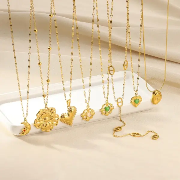 Wholesale 304 Stainless Steel Moon Heart Shape Flower PVD Coated Stone-Free Real Gold Plated IG Style Classic Style Waterproof Non Tarnish Plating Coffee Bean Chain Lobster Trigger Clasp Closure Pendant Necklace