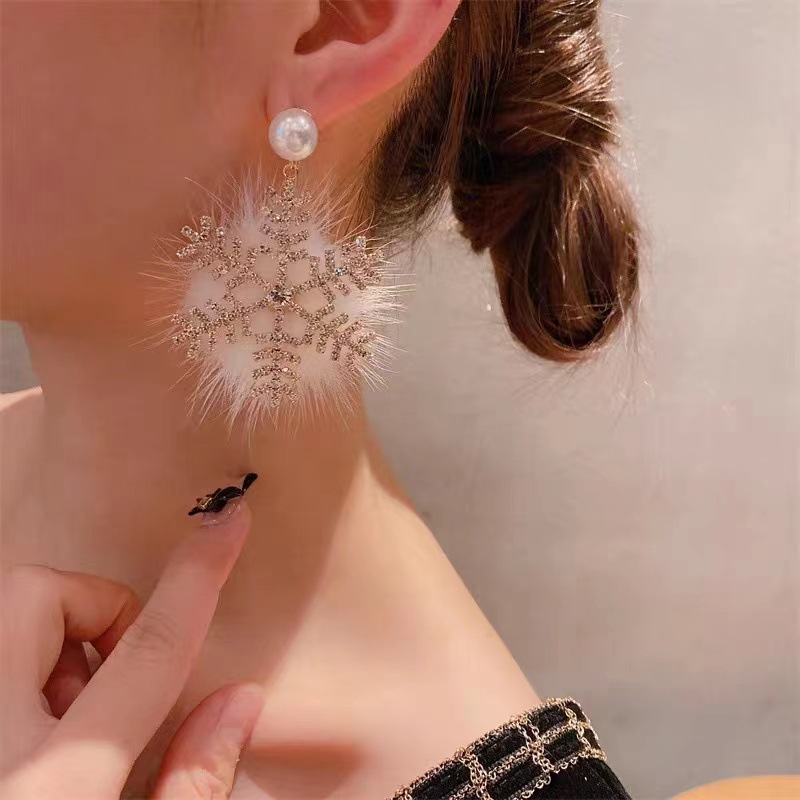 Wholesale Christmas element zircon pearl exaerated snowflake earrings