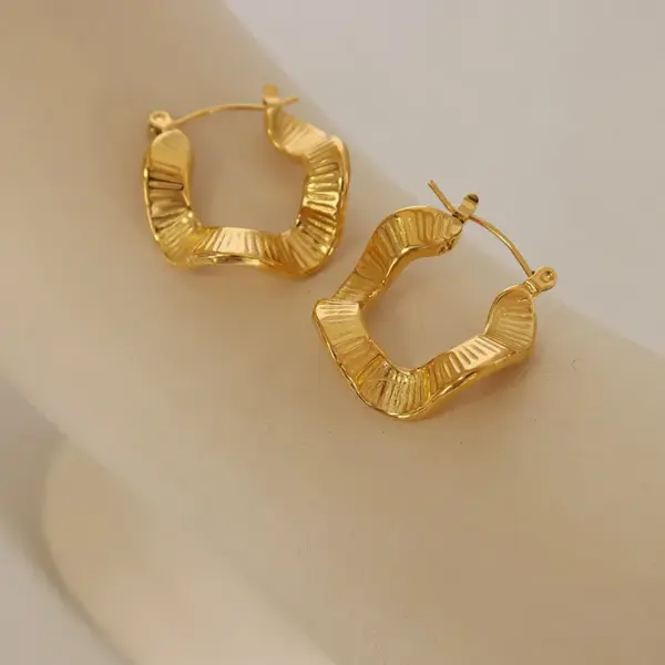 Wholesale PVD Coated Real Gold Plated 18K Gold Waves 304 Stainless Steel Fashion Waterproof Non Tarnish Earrings