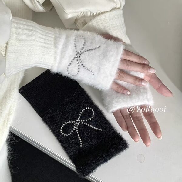 oly-39abce8aae589100ea1e8bf599c2e6ce Wholesale Homemade Imitation Mink Hair Half Finger Gloves Bow Hot Drilling Warm Cute Finger Leakage Cold-proof Warm Finger Set Student Women
