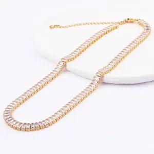 18K Gold 2.5 * 5mm Horizontal White Zirconium / 18K