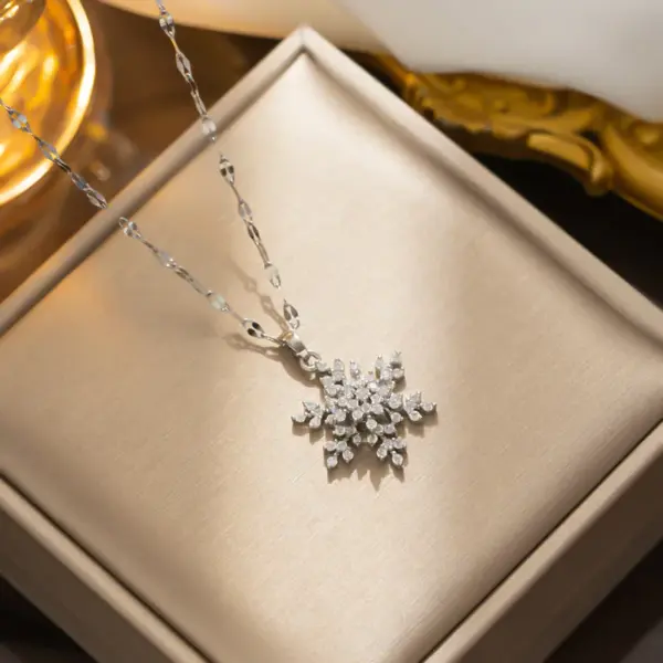 PVD Coated Real Gold Plated Snowflake Stainless Steel Simple Style Waterproof Non Tarnish Titanium Steel Pendant Necklace
