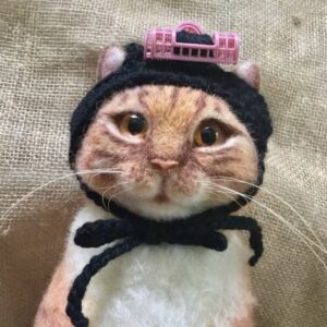 Black / Average size 25-30cm