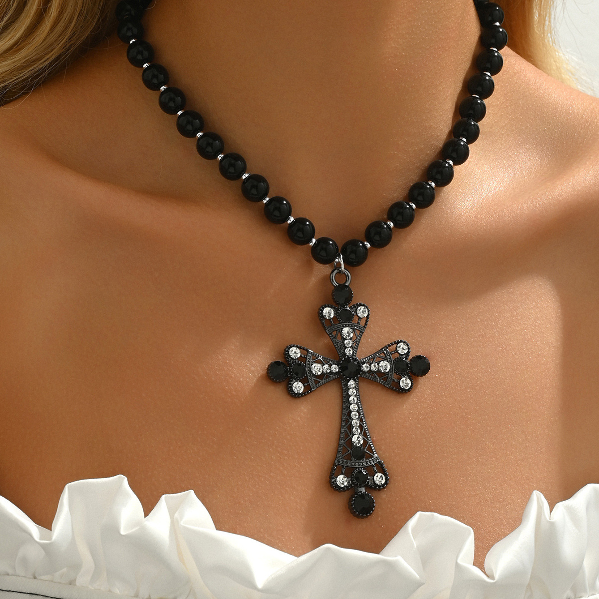 Wholesale European and American Cross-border Dark Punk Hip-hop Gothic Imitation Pearl Beaded Diamond Exaerated Cross Pendant Necklace