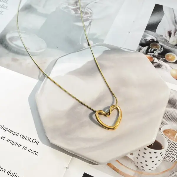 Wholesale Retro Simple Style Heart Shape Titanium Steel Plating Necklace