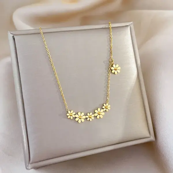 Wholesale Fashion Flower Titanium Steel Plating Necklace