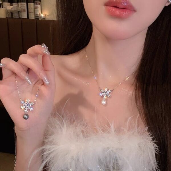 oly-3a7e253faba941bb11df978f8f830504 Wholesale Christmas Snowflake Pearl Necklace