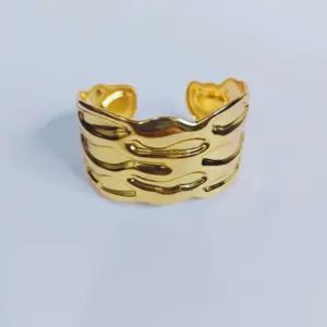 Gold / Average Size / Stripe Bracelet
