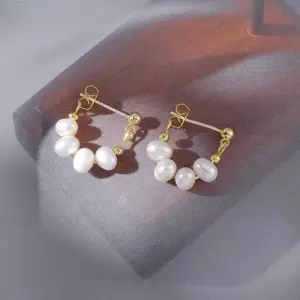 E193 Freshwater Pearl Ear Studs