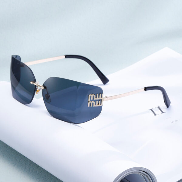 Wholesale miumiu sunglasses, same style with Zhang Yuanying, women's high-grade personalized y2g sunglasses, curved surface one-piece frameless sunglasses
