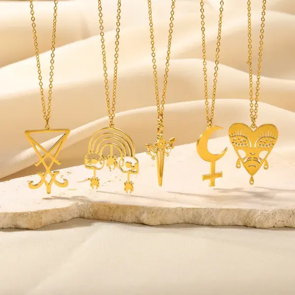 PVD Coated Real Gold Plated Devil'S Eye Heart Shape Butterfly Stainless Steel Simple Style Waterproof Non Tarnish 304 Stainless Steel Lobster Trigger Clasp Closure Pendant Necklace