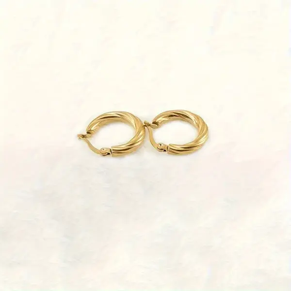 Wholesale 201 Stainless Steel Round Electroplating Stone-Free 18K Gold Plated Simple Style Earrings