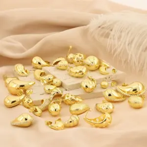 1 Pair Simple Style Water oplets Plating Inlay Copper Rhinestones Gold Plated Ear Studs