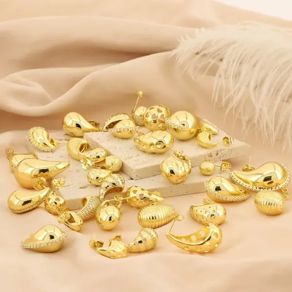 1 Pair Simple Style Water oplets Plating Inlay Copper Rhinestones Gold Plated Ear Studs