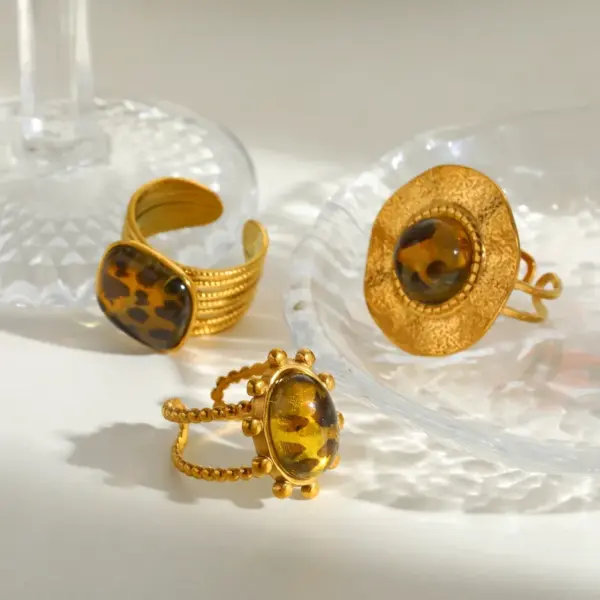 Wholesale 304 Stainless Steel Gold Plated Vacuum Electroplating (In Furnace) Gold Steel Color Round Sun Inlaid Women's Ring
