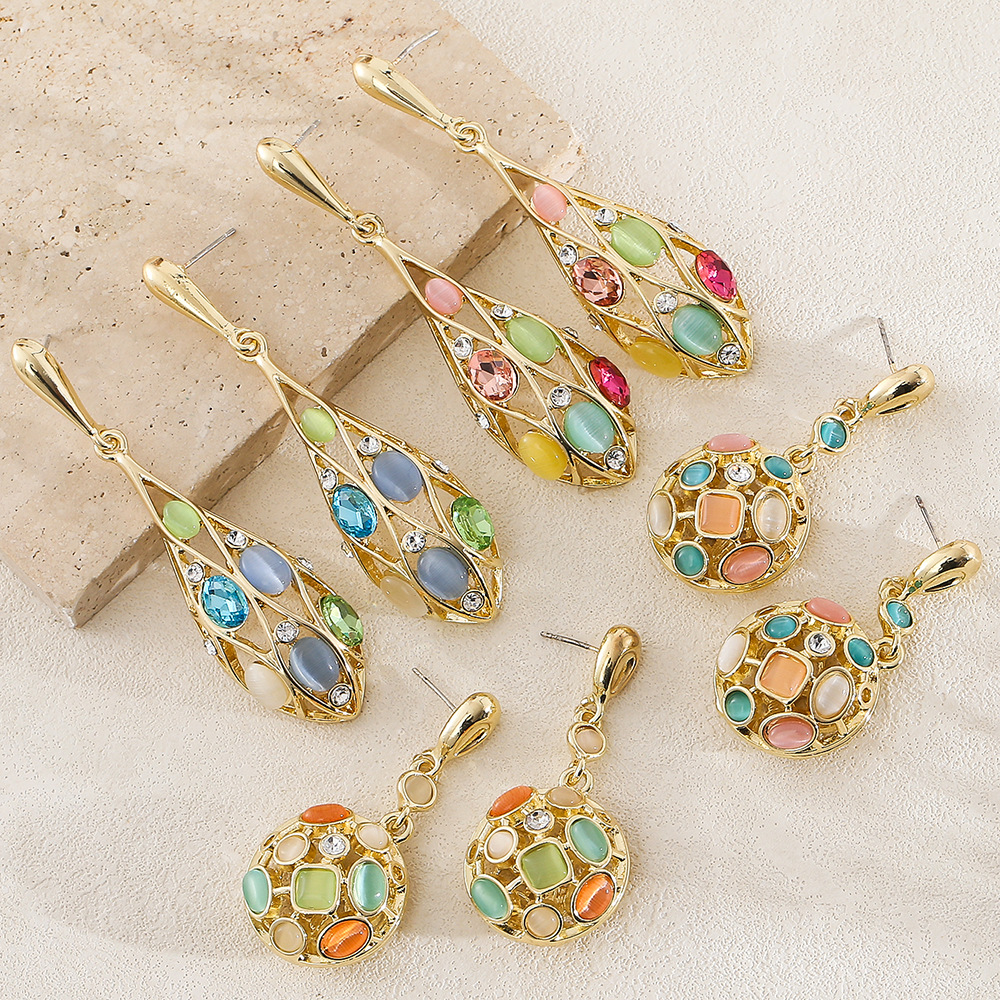 Wholesale Vintage Court Style Long Geometric Earrings Light Luxury High-end Sense Diamond-encrusted Cat's Eye Earrings High Quality Sier Pin Earrings