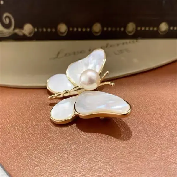 Sweet Pin Butterfly Alloy Artificial Pearls Women'S Brooches