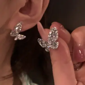 A803 Silver-Stud Earrings