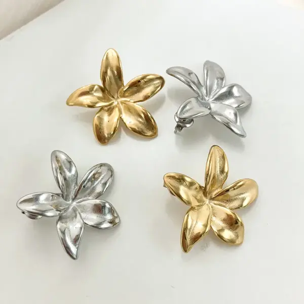 Wholesale PVD Coated Real Gold Plated 14K Gold Flower 304 Stainless Steel Elegant Classical Sweet Waterproof Non Tarnish Ear Studs
