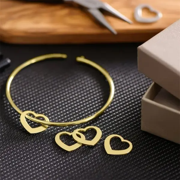 304 Stainless Steel Stainless Steel Heart Shape PVD Coated 18K Real Gold Plated Simple Style Commute Plating Bangle