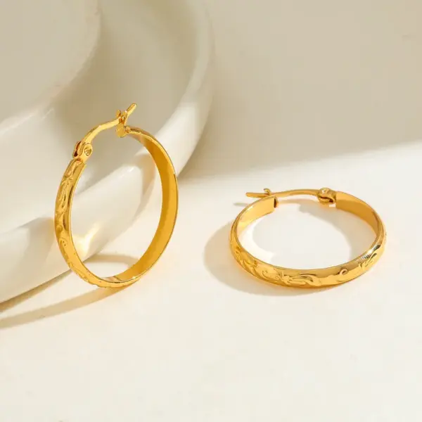 Wholesale Round Vacuum Electroplating (In Furnace) Plated 18K Real Gold 304 Stainless Steel No Inlay Material Hoop Earrings For Women