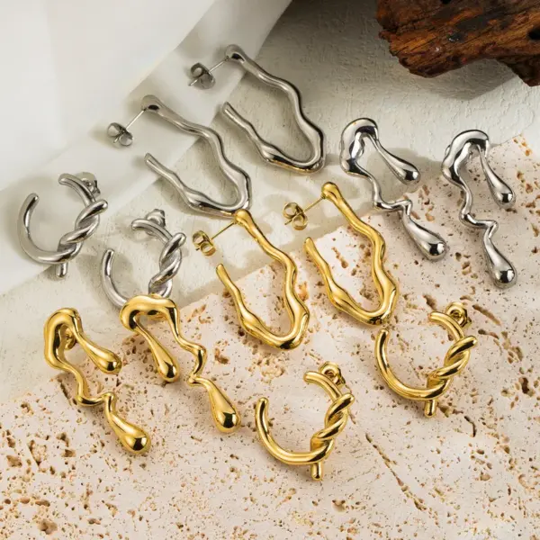 Wholesale 304 Stainless Steel Solid Color PVD Coated Stone-Free 14K Real Gold Plated Classic Style Plating Gold Ear Studs