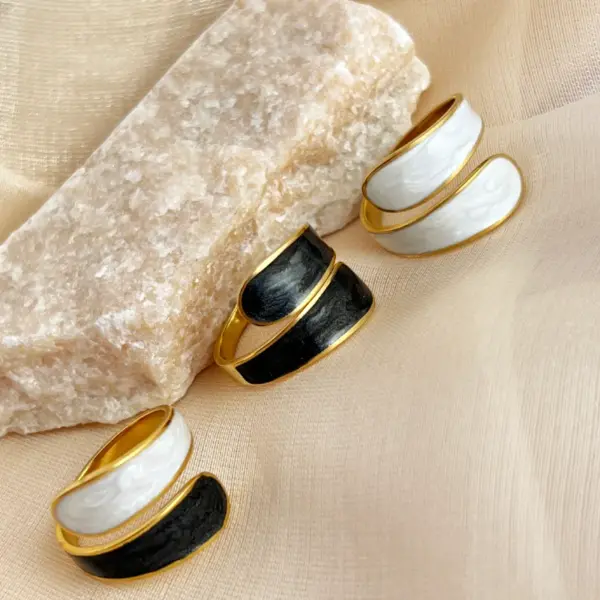 PVD Coated Real Gold Plated 18K Gold Solid Color 304 Stainless Steel Retro Luxurious Waterproof Non Tarnish Rings